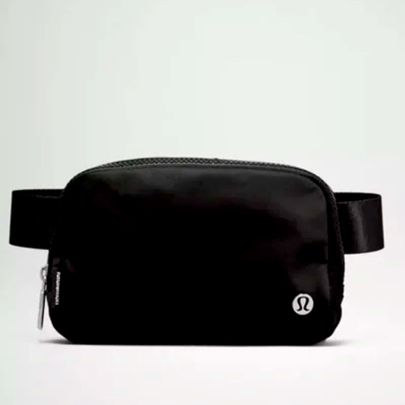 lululemon athletica Handbags - Lululemon Athletica Everywhere belt bag 1L, BLACK